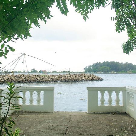 Muziris Harbour View Hotel Kochi Luaran gambar